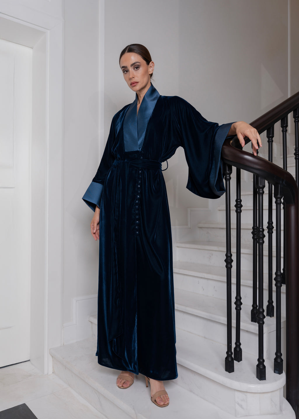 D16 velvet kimono