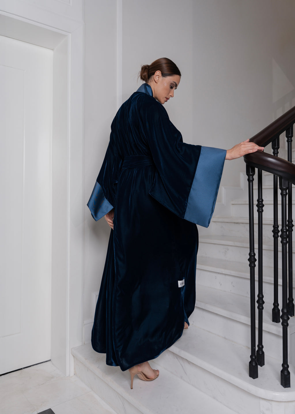 D16 velvet kimono