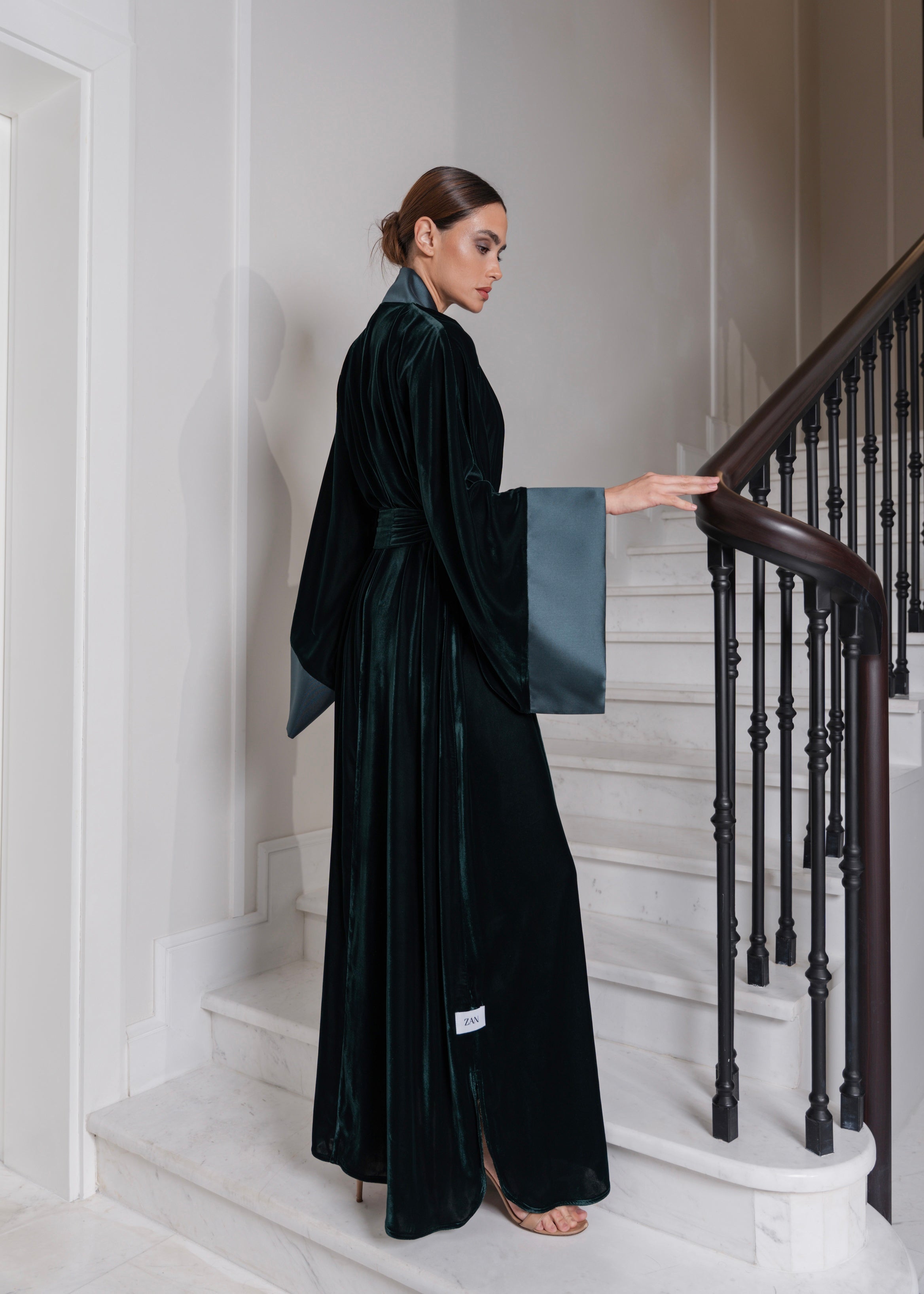 D16 velvet kimono