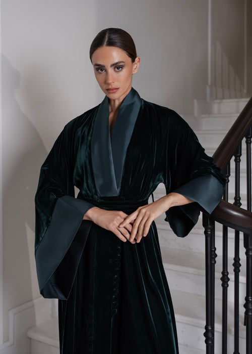 D16 velvet kimono