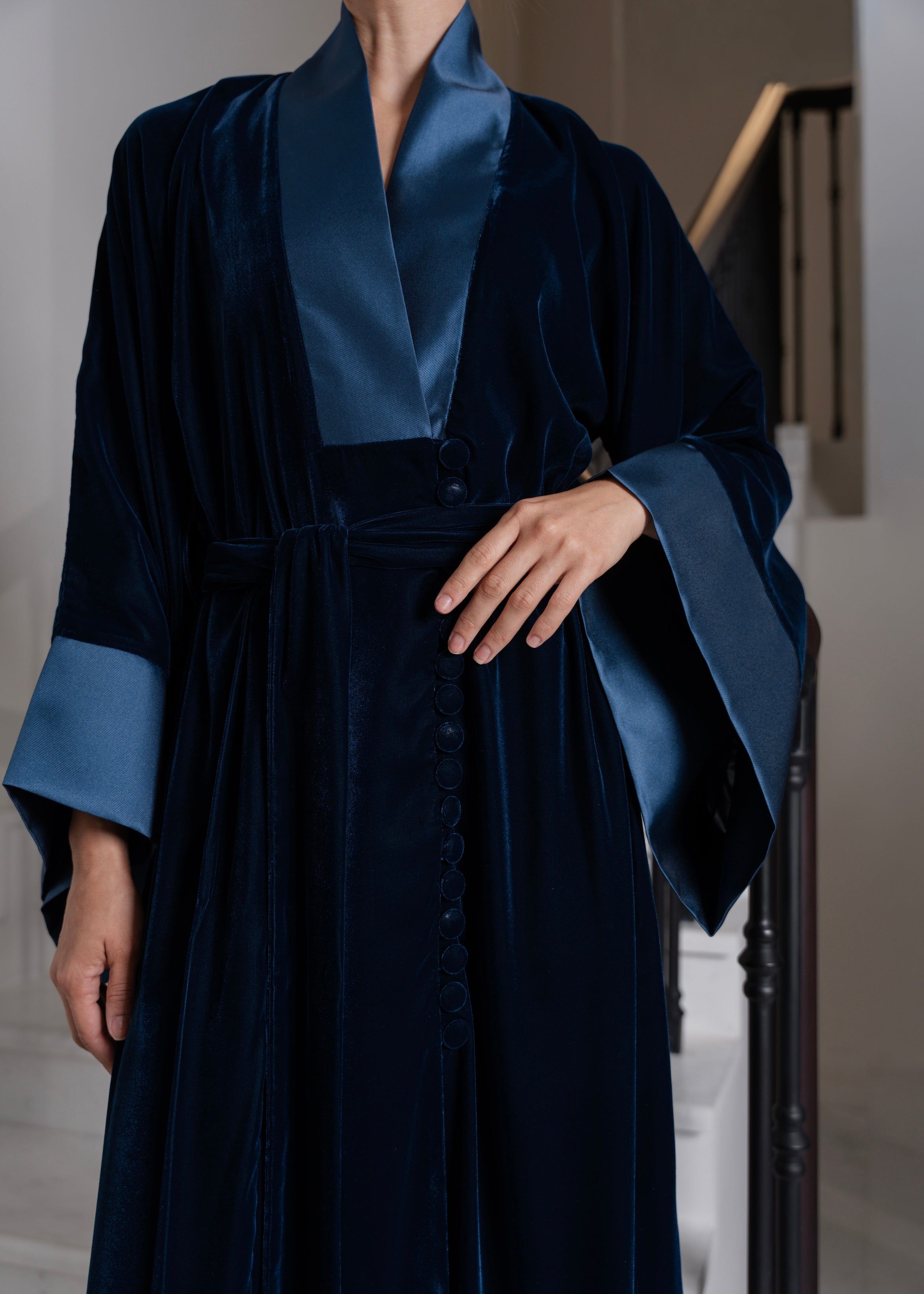 D16 velvet kimono