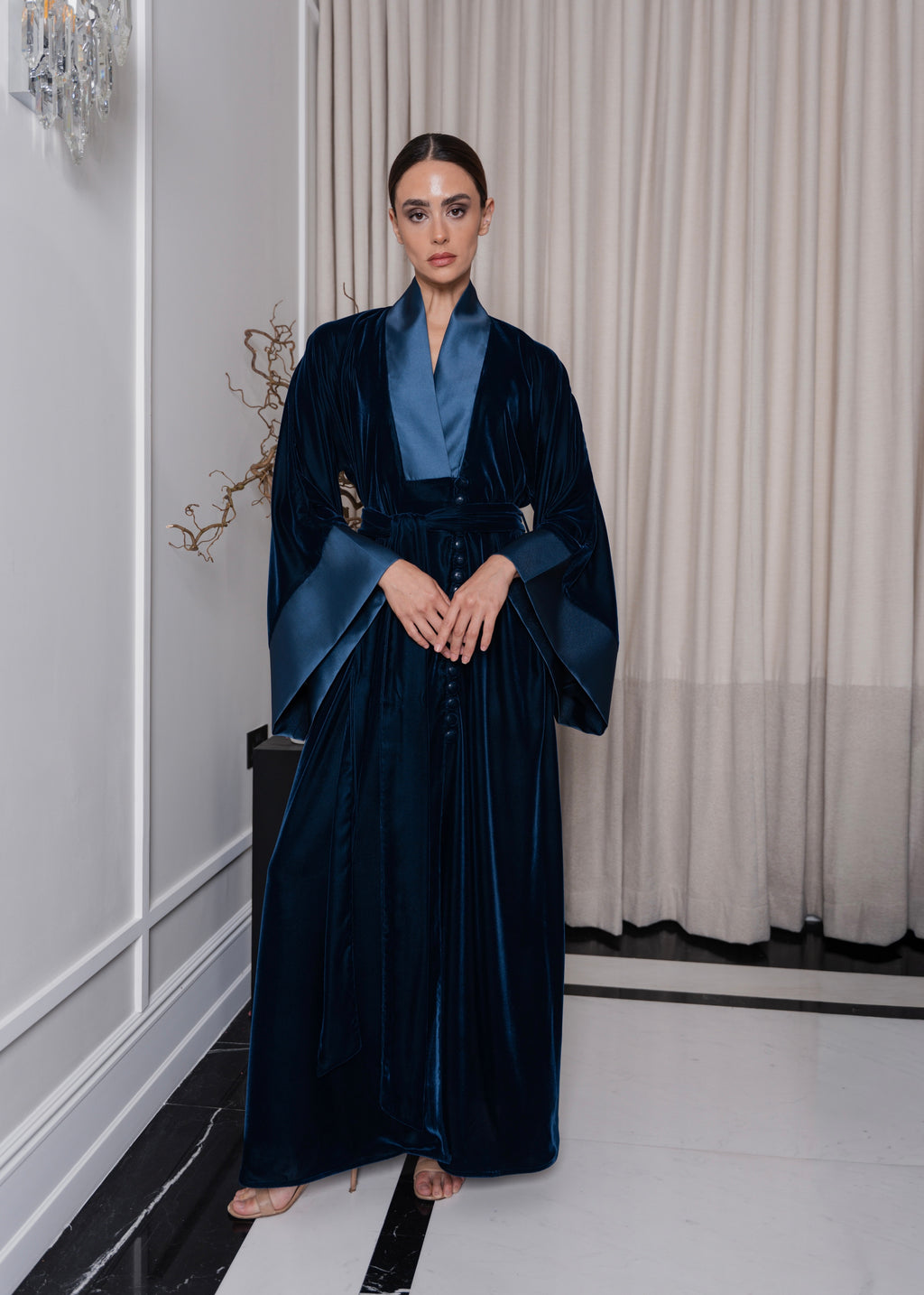 D16 velvet kimono