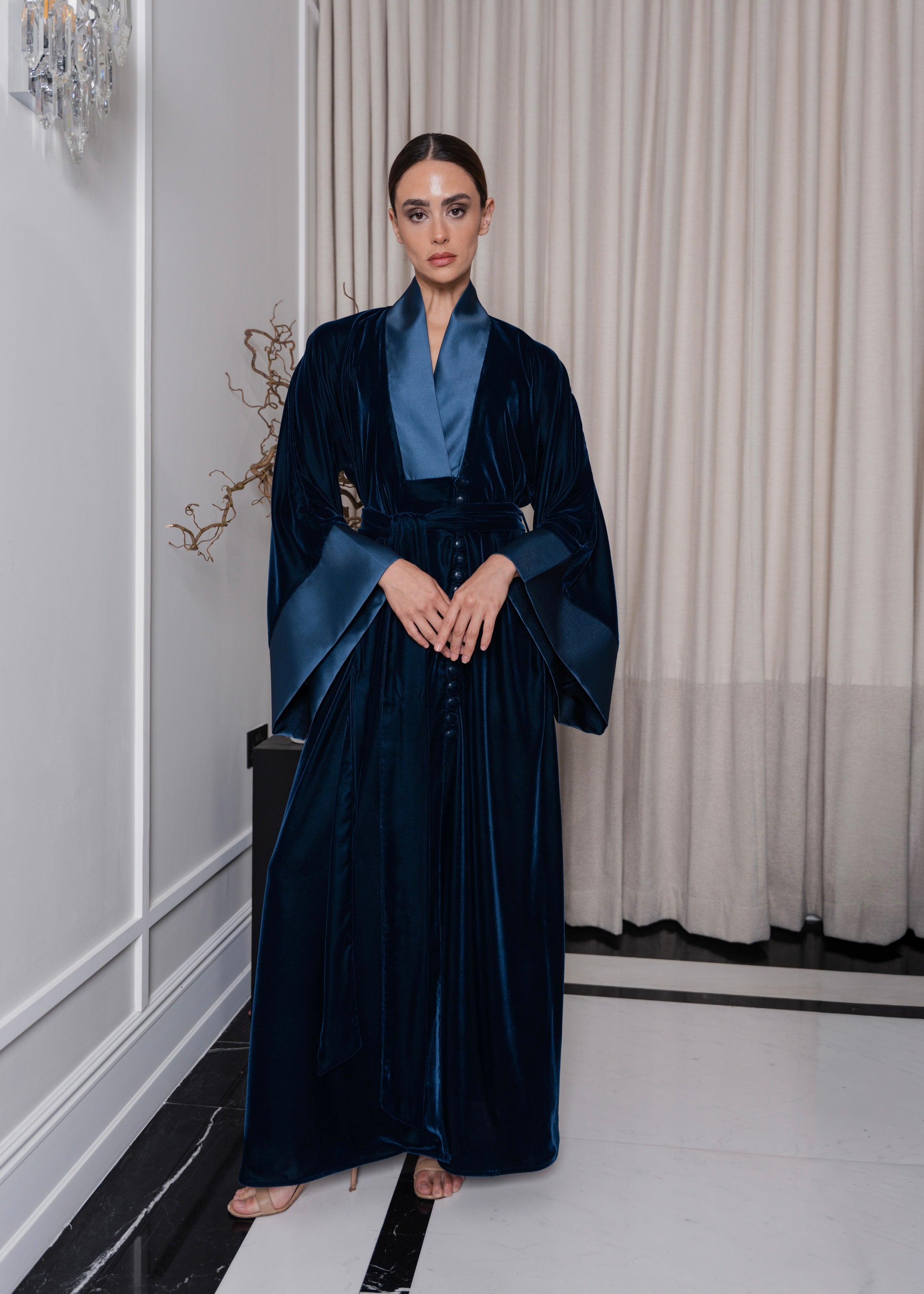 D16 velvet kimono